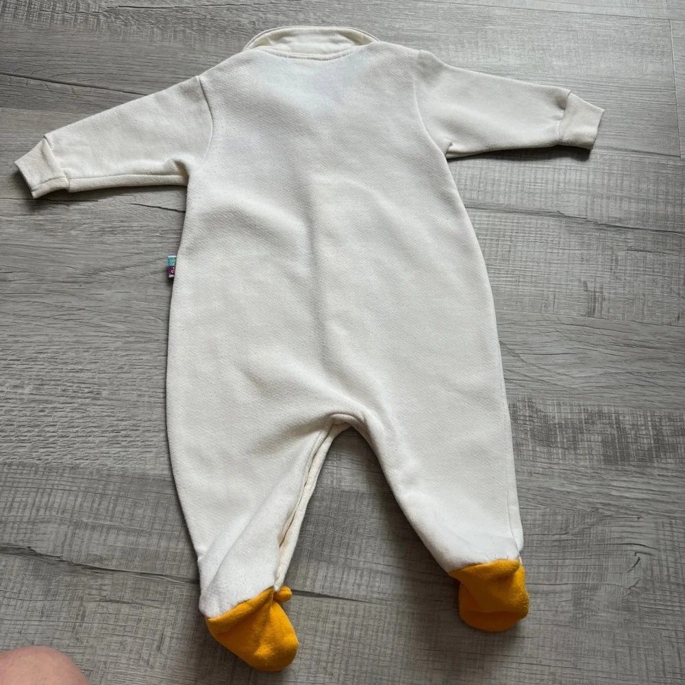 Vintage Winnie the Pooh Baby Bundle Sleeper Bodysuits Blanket Set White Yellow